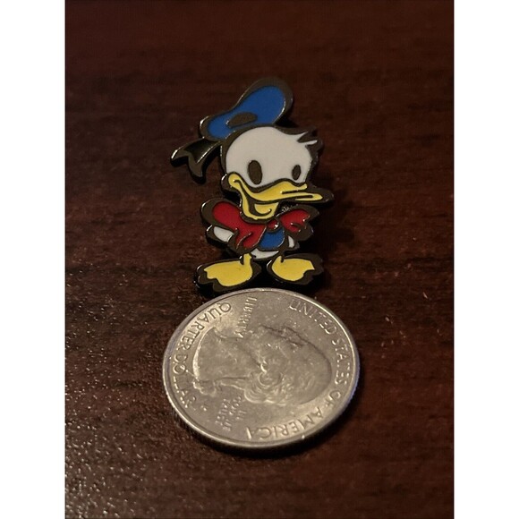 Disney Donald Duck Cuties Mystery Trading Pin - Picture 2 of 4